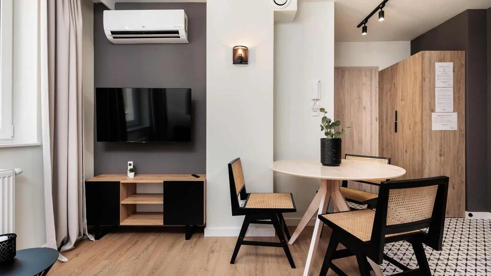 Apartament Krowoderska 55 - By Upstairs Kraków Polska